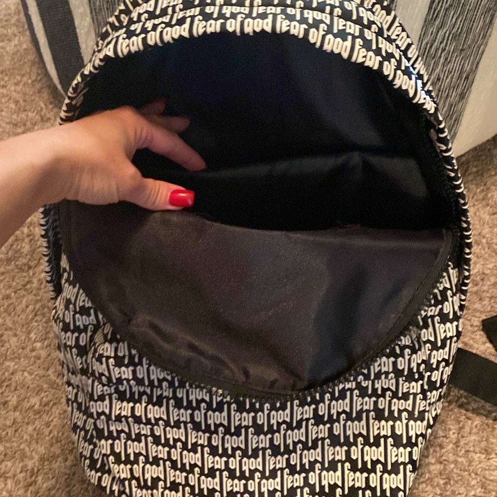 Essentials backpack - Picture 2 of 5